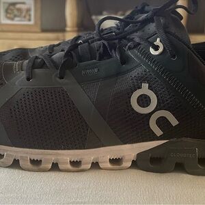 Black Oncloud Flow running sneakers